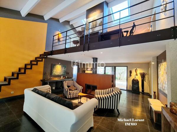 Propriété d’Exception – 2 Maisons – 5 300 m² de terrain.