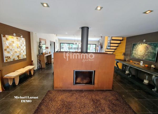 Propriété d’Exception – 2 Maisons – 5 300 m² de terrain.