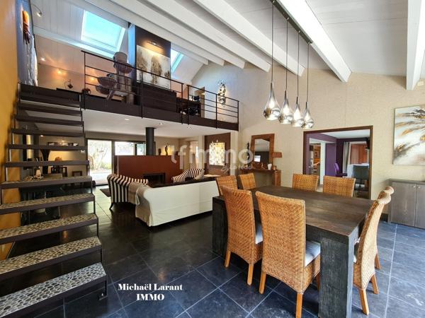 Propriété d’Exception – 2 Maisons – 5 300 m² de terrain.