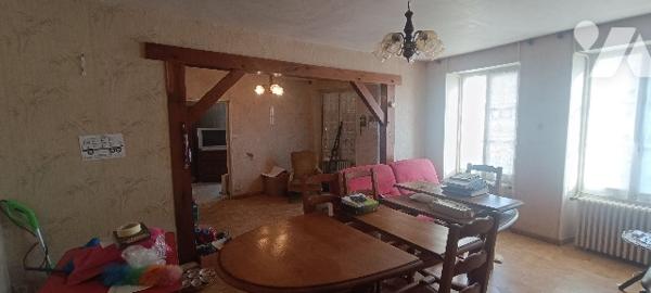 VOULX maison de pays de 75 m² 2 pièces agrandissement possible, garage courette.