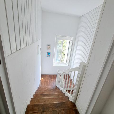 A VENDRE MAISON DE VILLE RENOVEE AVEC JARDIN / 3 CHAMBRES