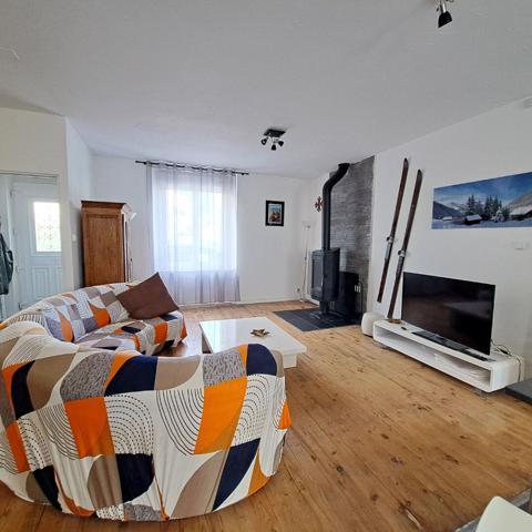 A VENDRE MAISON DE VILLE RENOVEE AVEC JARDIN / 3 CHAMBRES