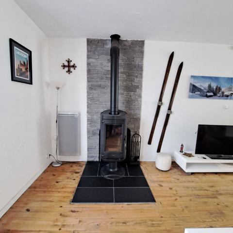 A VENDRE MAISON DE VILLE RENOVEE AVEC JARDIN / 3 CHAMBRES