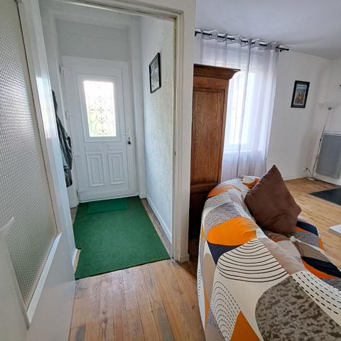 A VENDRE MAISON DE VILLE RENOVEE AVEC JARDIN / 3 CHAMBRES