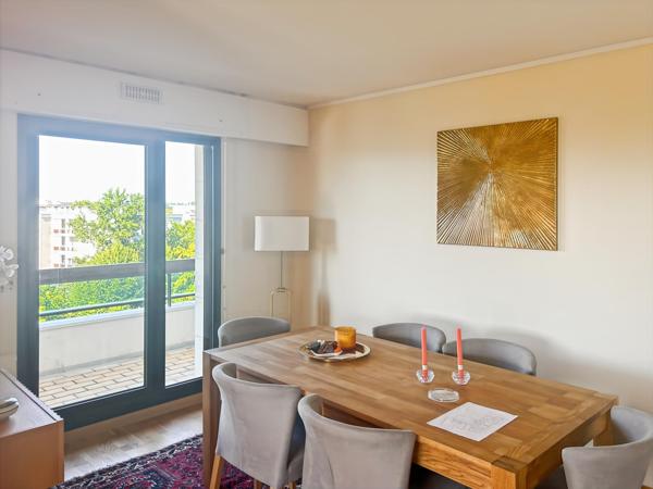 Dernier étage, lumière & terrasse au cœur de Caudéran