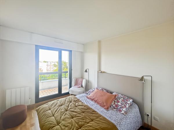 Dernier étage, lumière & terrasse au cœur de Caudéran