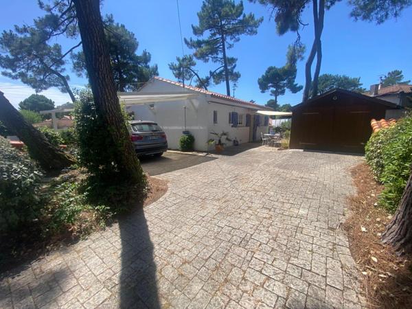 LA TRANCHE SUR MER 85 LA GRIERE A 400M DE LA MER CHARMANTE VILLA PLAIN PIED AVEC ANNEXES SUR 550M² CLOS