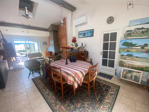 LA TRANCHE SUR MER 85 LA GRIERE A 400M DE LA MER CHARMANTE VILLA PLAIN PIED AVEC ANNEXES SUR 550M² CLOS