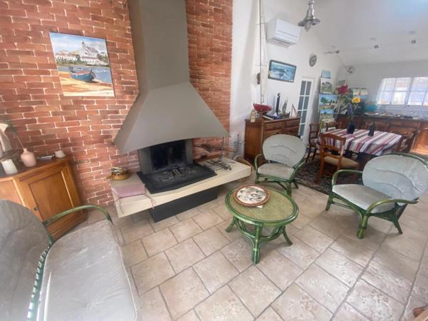 LA TRANCHE SUR MER 85 LA GRIERE A 400M DE LA MER CHARMANTE VILLA PLAIN PIED AVEC ANNEXES SUR 550M² CLOS