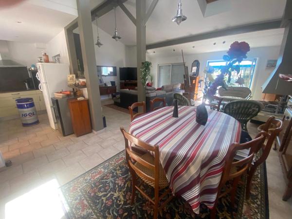 LA TRANCHE SUR MER 85 LA GRIERE A 400M DE LA MER CHARMANTE VILLA PLAIN PIED AVEC ANNEXES SUR 550M² CLOS