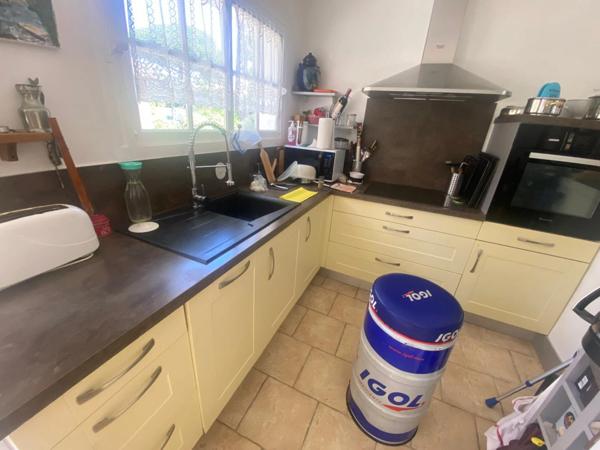 LA TRANCHE SUR MER 85 LA GRIERE A 400M DE LA MER CHARMANTE VILLA PLAIN PIED AVEC ANNEXES SUR 550M² CLOS