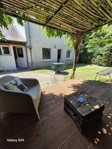 Exclusivité - Laval, Rive droite - Charmante maison de ville de 131 m² habitables, avec jardin arboré et stationnements privatifs