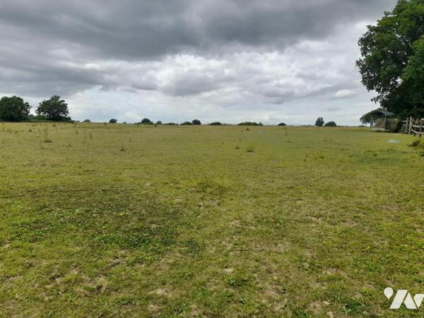 Longère d'habitation de 185m² avec 34079m² de terrain.