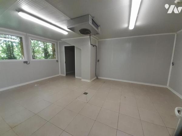 Longère d'habitation de 185m² avec 34079m² de terrain.