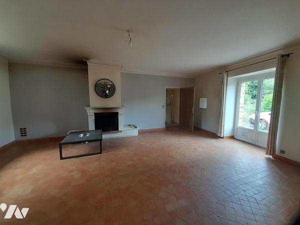 Longère d'habitation de 185m² avec 34079m² de terrain.