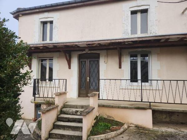 A vendre à Thil, à 15 min de Bar-sur-Aube et de Colombey les deux Eglises, 20 min des lacs, et ...