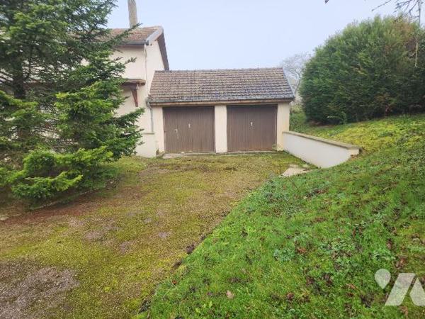 A vendre à Thil, à 15 min de Bar-sur-Aube et de Colombey les deux Eglises, 20 min des lacs, et ...
