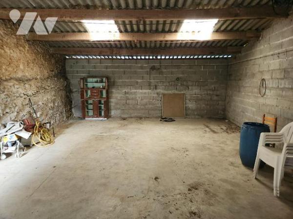 A vendre à Thil, à 15 min de Bar-sur-Aube et de Colombey les deux Eglises, 20 min des lacs, et ...