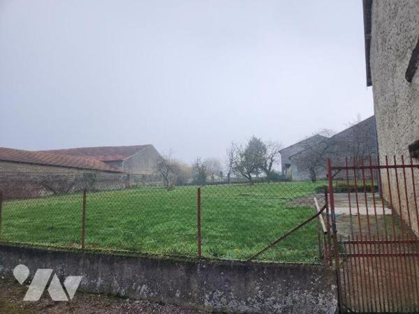 A vendre à Thil, à 15 min de Bar-sur-Aube et de Colombey les deux Eglises, 20 min des lacs, et ...