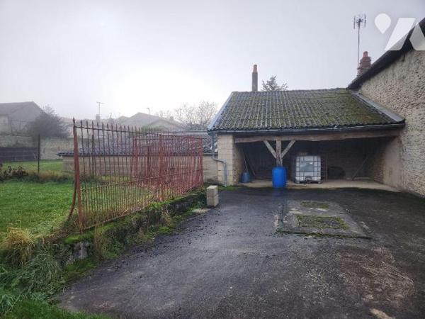 A vendre à Thil, à 15 min de Bar-sur-Aube et de Colombey les deux Eglises, 20 min des lacs, et ...