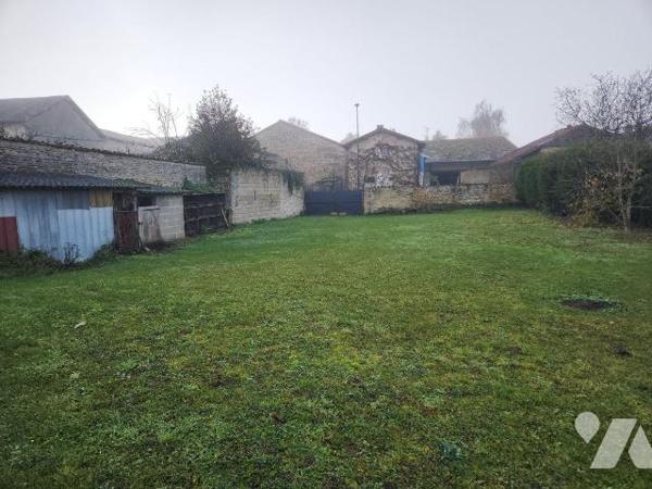 A vendre à Thil, à 15 min de Bar-sur-Aube et de Colombey les deux Eglises, 20 min des lacs, et ...