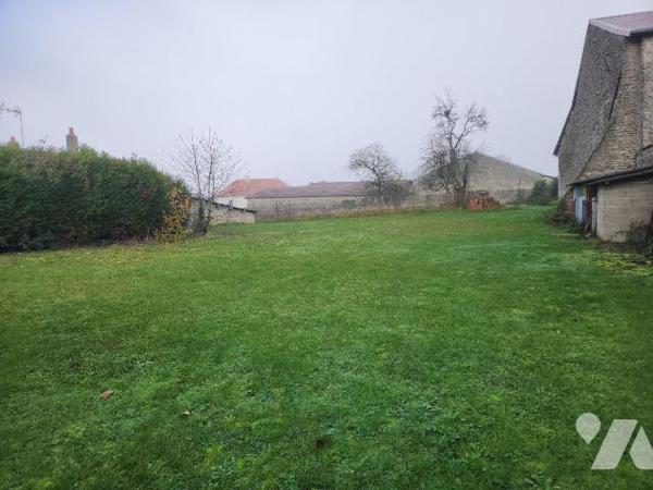 A vendre à Thil, à 15 min de Bar-sur-Aube et de Colombey les deux Eglises, 20 min des lacs, et ...