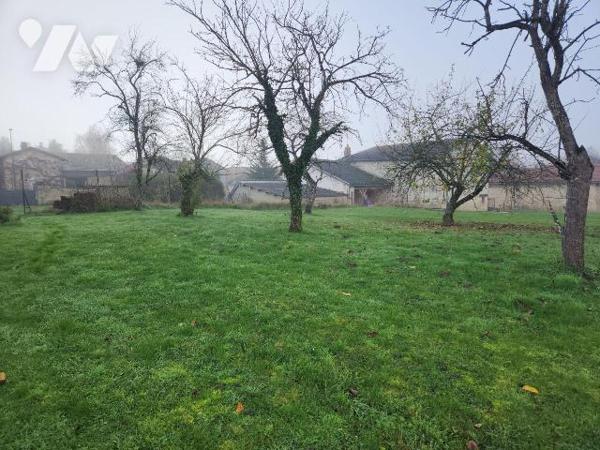 A vendre à Thil, à 15 min de Bar-sur-Aube et de Colombey les deux Eglises, 20 min des lacs, et ...