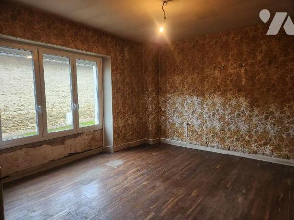 A vendre à Thil, à 15 min de Bar-sur-Aube et de Colombey les deux Eglises, 20 min des lacs, et ...