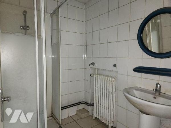 A vendre à Thil, à 15 min de Bar-sur-Aube et de Colombey les deux Eglises, 20 min des lacs, et ...