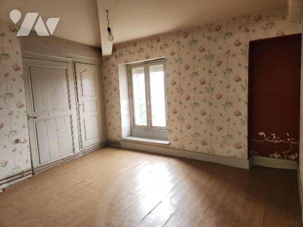 A vendre à Thil, à 15 min de Bar-sur-Aube et de Colombey les deux Eglises, 20 min des lacs, et ...