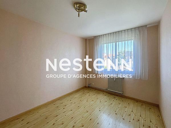 Grand Appartement T5 avec 3 chambres Balcon Cave et Garage au centre Rebufer - 69500 BRON