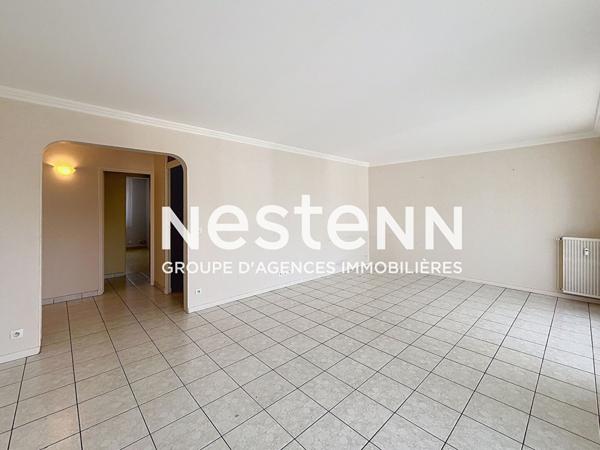 Grand Appartement T5 avec 3 chambres Balcon Cave et Garage au centre Rebufer - 69500 BRON