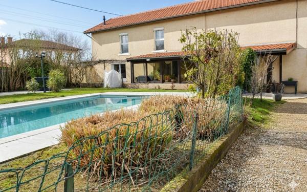 Maison à vendre    5 pièces • 202 m2 Villars-les-Dombes