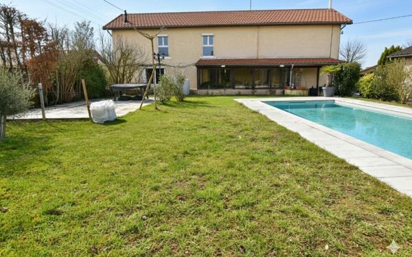 Maison à vendre    5 pièces • 202 m2 Villars-les-Dombes