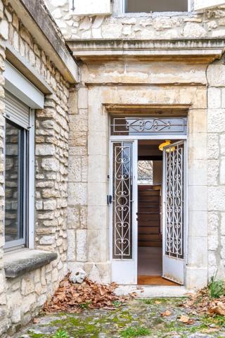 Pernes-les-Fontaines ? maison ancienne de 175 m² avec jardin, 3 chambres et vie de village à pied Pernes les fontaines