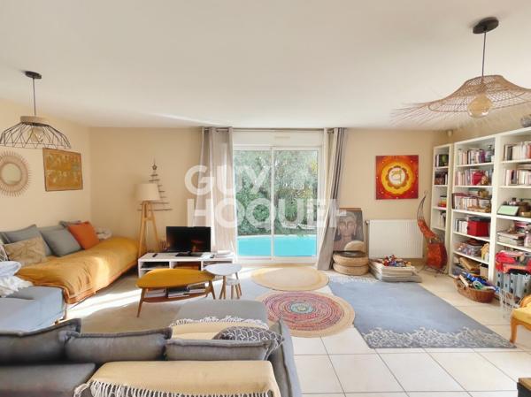 Maison à vendre à Canohès, 4 faces, 5 pièces, 3 chambres, garage, piscine, dépendance