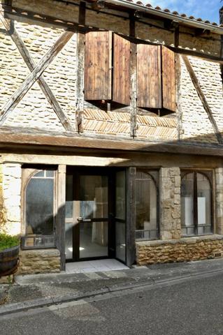 Maison rénovée avec piscine sans vis a vis en plein village