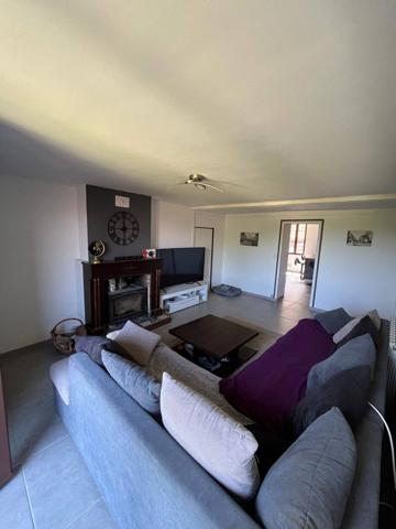 Maison rénovée avec piscine sans vis a vis en plein village