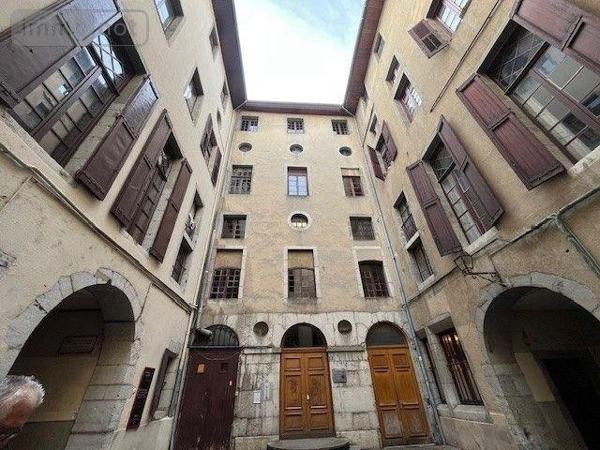 Appartement à rénover à vendre à Chambéry en Savoie (73000), ref : 73001-84   
centre ville