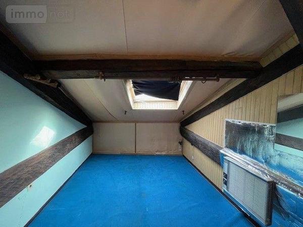 Appartement à rénover à vendre à Chambéry en Savoie (73000), ref : 73001-84   
centre ville