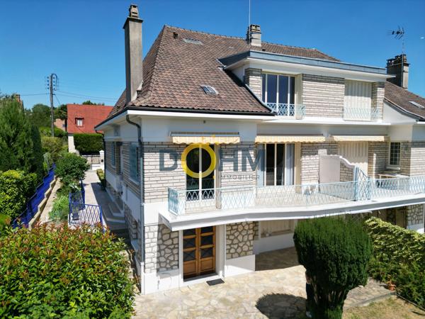 Maison 8 pièce(s) 3 chambre(s) 163 m²