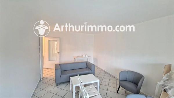 Location Appartement 3 pièces 66 m2 à Décines-Charpieu