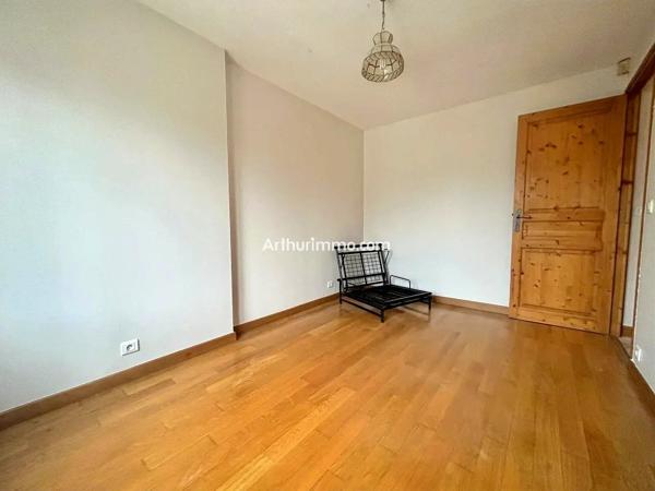 Location                                                      Maison
                        
                     4 pièces                      89 m2                     à Sucy-en-Brie