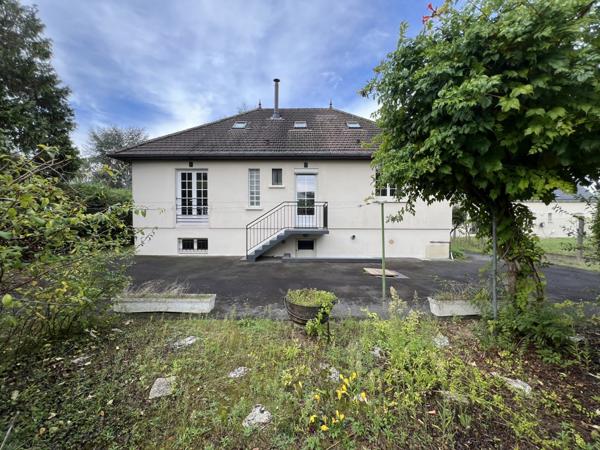 À vendre - Maison individuelle, 7 pièces située à Saint-Cyr-sur-Loire (37540)