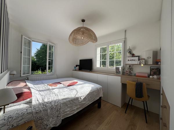 À vendre - Maison individuelle, 7 pièces située à Saint-Cyr-sur-Loire (37540)