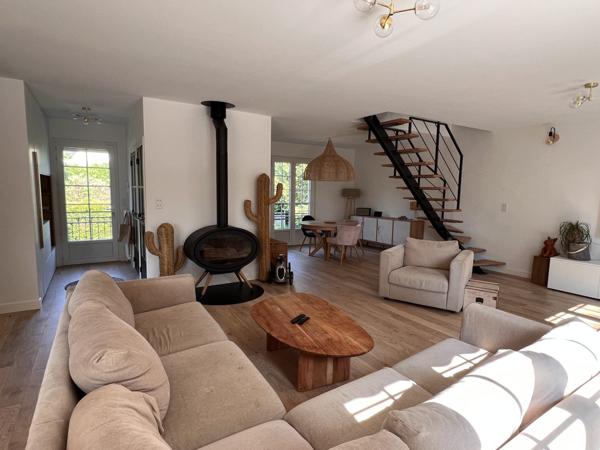 À vendre - Maison individuelle, 7 pièces située à Saint-Cyr-sur-Loire (37540)