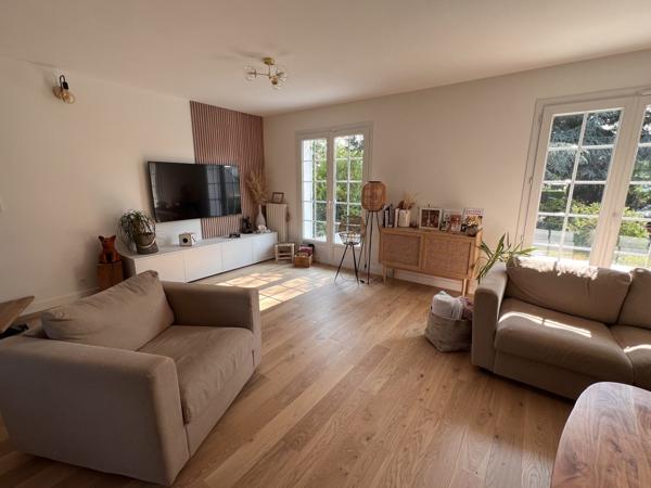 À vendre - Maison individuelle, 7 pièces située à Saint-Cyr-sur-Loire (37540)