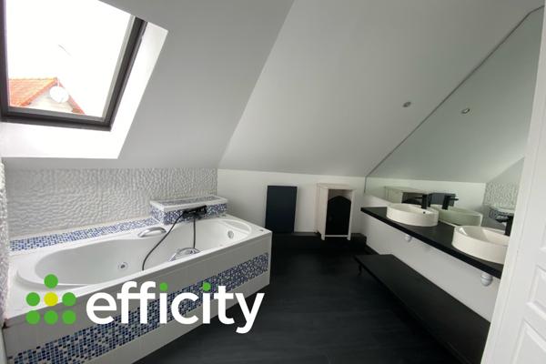 Maison
         7 pièces
        - 227 m² Exclusivité 523 000 € *
