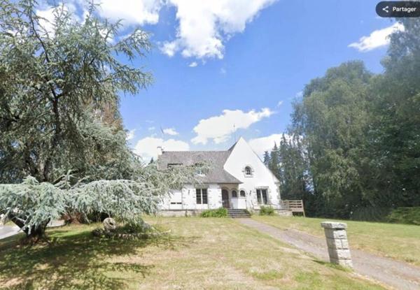 Propriété familiale de 10 pièces sur plus de 5 000 m² de terrain avec HANGAR EPINIAC (35)