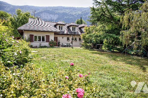 Villa familiale à Beaumont (Jussy), de plus de 200 m² hab. sur 2 375 m² de terrain.